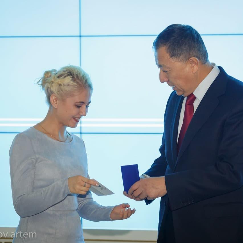Студентка 4-го курса факультета МО Лагуткина Юлия была награждена медалью "Мейірім" от АНК